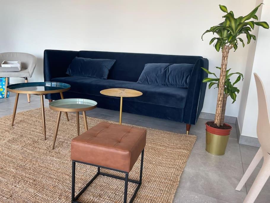Apartment Large 1 Bedroom In Center-terrace & Parking 142-100 *